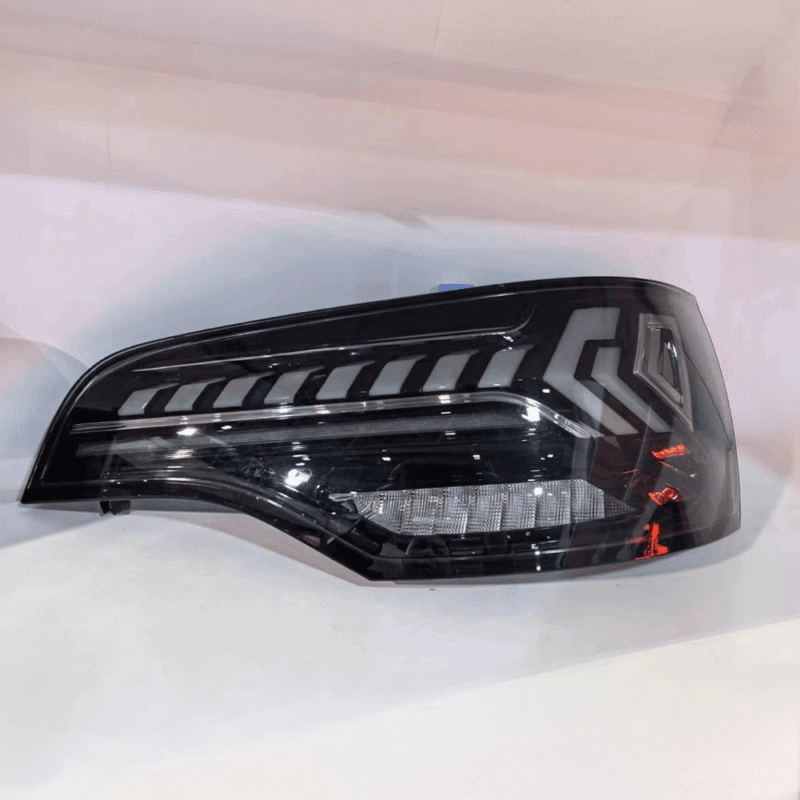 Turn signal tail light Audi Q7 06-15old model