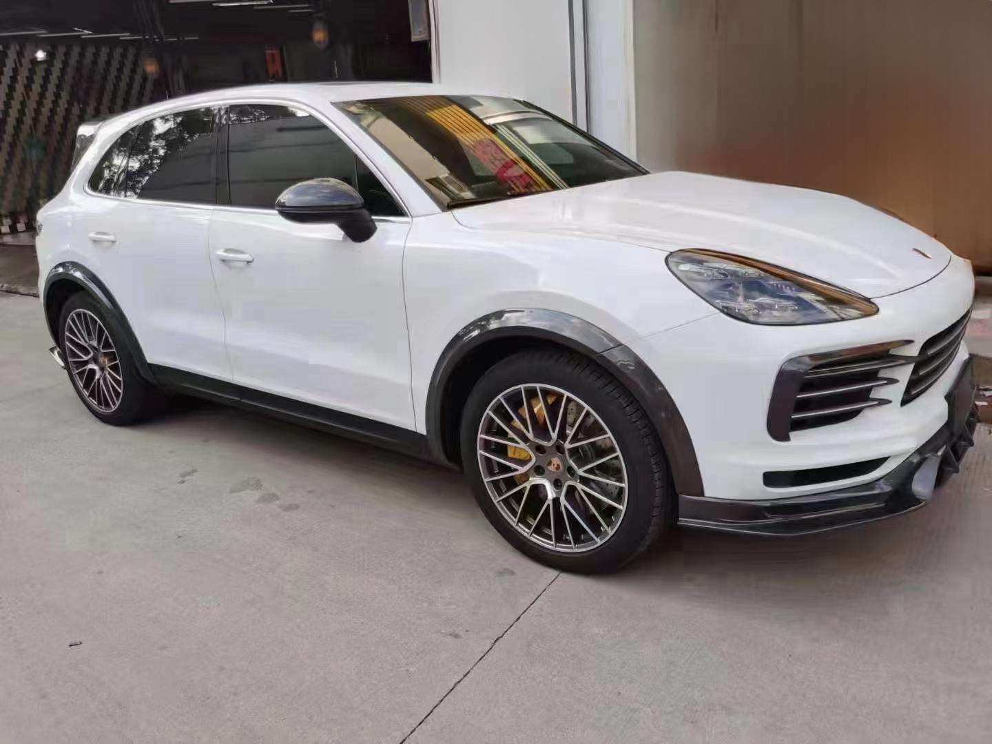 Cayenne Carbon Fiber Body Kit