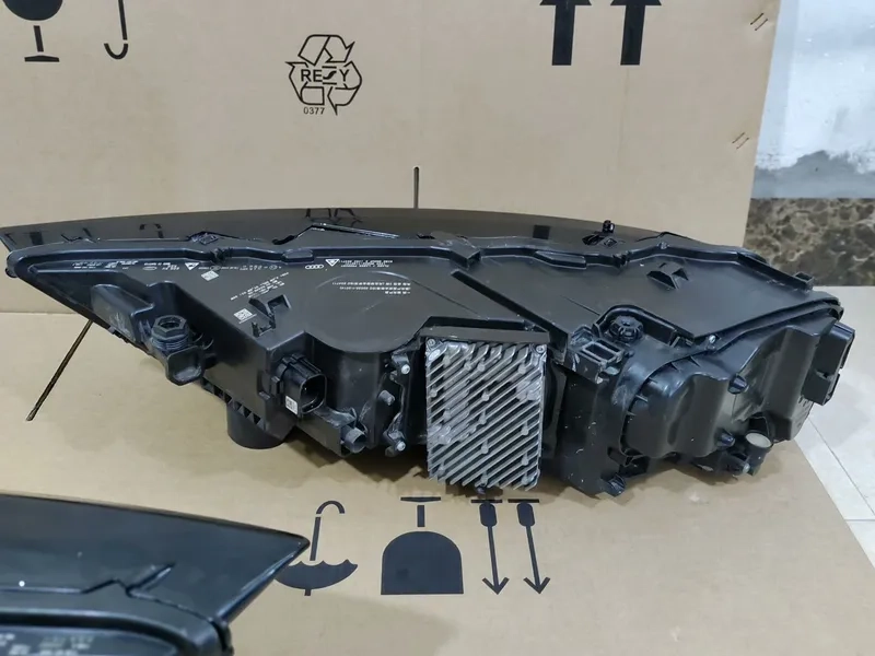 2020+ Audi Q7 Headlight Assembly Matrix LED Upgrade