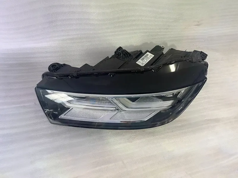 09+ Audi Q5 LED Headlights Matrix DRL Assembly