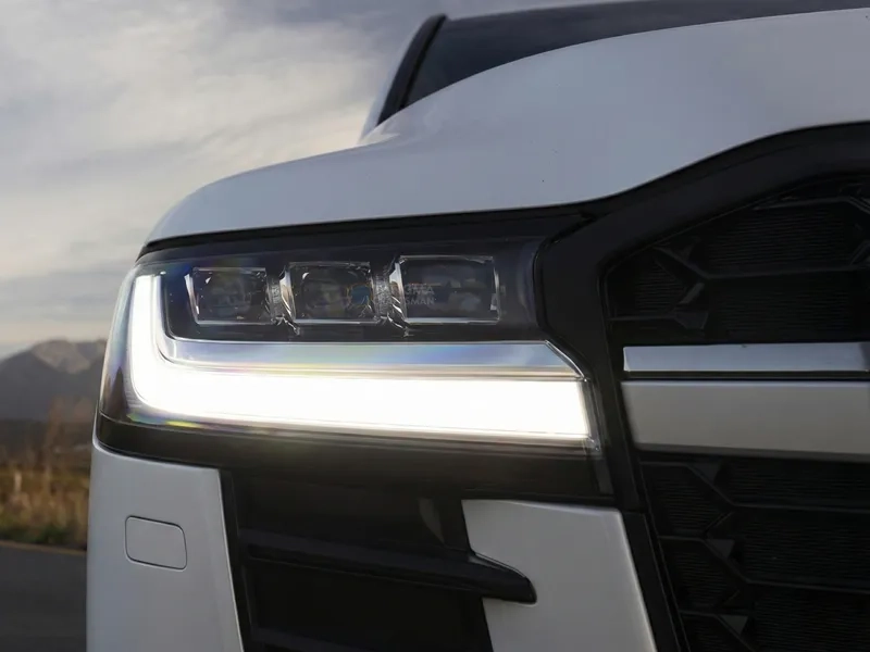 22+ Toyota Land Cruiser LC300 LED Headlight