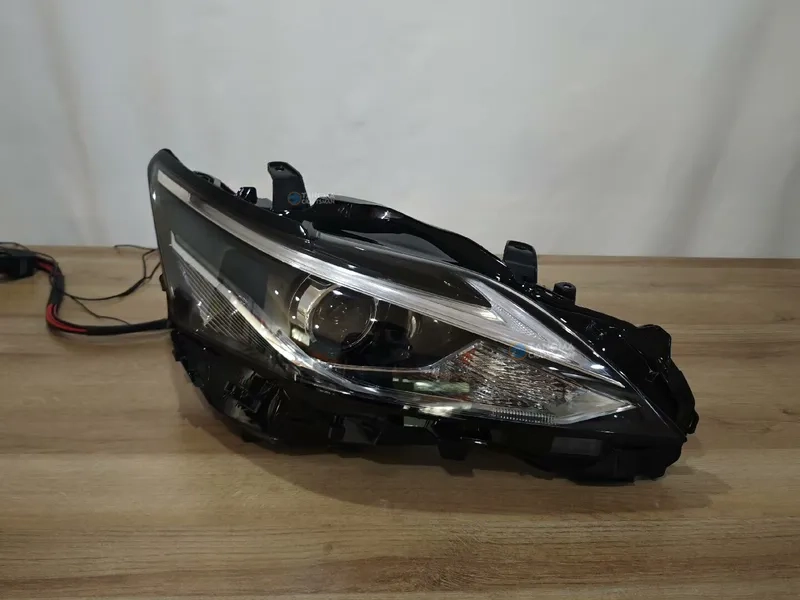 2011+ Lexus CT200h LED Headlights DRL Projector