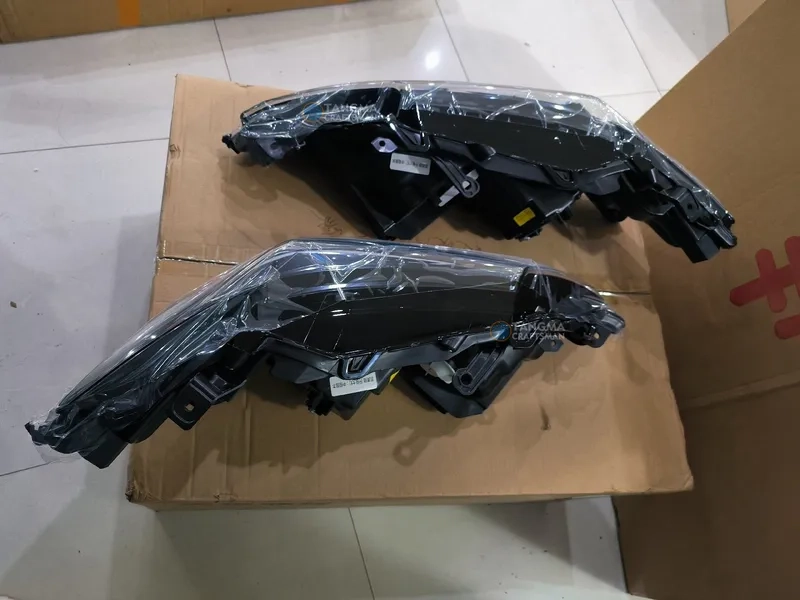 2018+ Toyota Camry Headlight Assembly LED DRL Signal